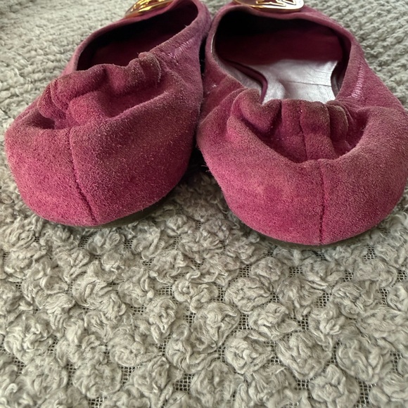 Tory Burch Fuchsia Suede Flats with Gold Logo - Picture 3 of 3